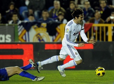 Thua tran 'muoi mat', Real van gianh ve vao tu ket hinh anh