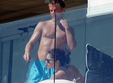 Vo cu Ashley Cole au yem trai tre hinh anh