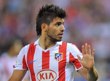 Chelsea tu bo thuong vu Sergio Aguero hinh anh