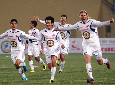 Bau Hien 'thuong nong' 2 ty cho Sieu Cup hinh anh