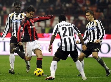 Milan 'chet hut' tai sao huyet, Inter tiep da hoi sinh hinh anh