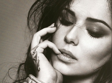 Cheryl 'noi loan' tren tap chi hinh anh