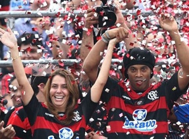 ‘Bien nguoi’ chao don Ronaldinho tai Flamengo hinh anh