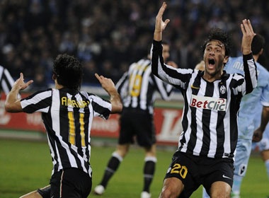 Juventus het nguoi de 'tri' Bari hinh anh