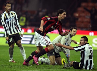 Lecce - AC Milan: Giai ma Via del Mare hinh anh