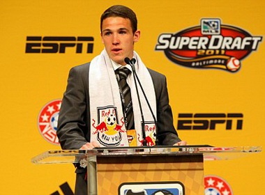 Em trai Rooney ‘ve mot nha’ voi Henry hinh anh