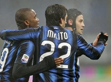 Thang sit sao Cesena, Inter ap sat top 3 hinh anh