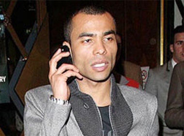 Ashley Cole tinh chia tay ban gai moi hinh anh