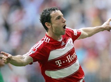 Milan chieu mo thanh cong Mark Van Bommel hinh anh