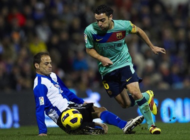 Xavi bien hai hau ve Hercules thanh tro cuoi hinh anh