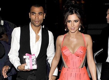 A.Cole bi mat hen ho vo cu tai ‘chon xua’ hinh anh