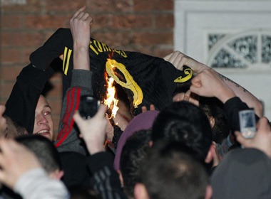 CDV Liverpool dot ao Fernando Torres hinh anh