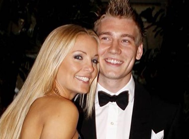 Nicklas Bendtner chia tay 'may bay ba gia' hinh anh
