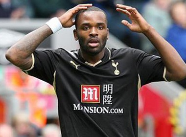 Darren Bent 'tom tem' voi con gai HLV cu hinh anh