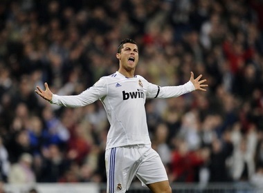 Tuyet ky lua bong bang lung cua CR7 hinh anh