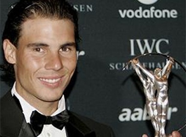 Nadal nhan giai VDV tieu bieu cua nam hinh anh