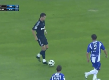 Nhung pha bong ky thuat nhat cua CR7 nam 2010 hinh anh
