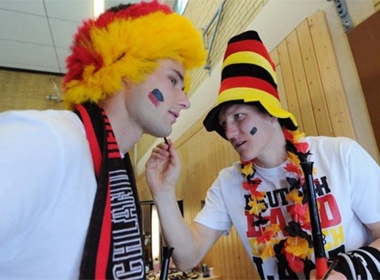 Canh hau truong hai huoc cua 'sao' Duc hinh anh