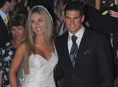 Mark Gonzalez dua nang ve dinh hinh anh