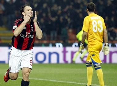 Milan goi, Napoli tra loi hinh anh