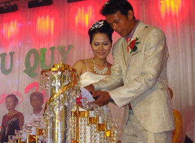 Thu thanh Tan Truong ngap tran hanh phuc trong ngay cuoi hinh anh