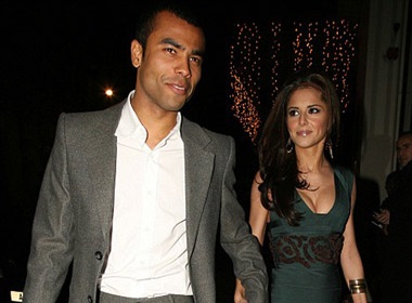 A.Cole len ke hoach nghi mat cung vo cu hinh anh