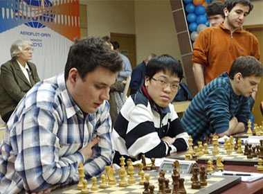 Le Quang Liem bao ve thanh cong ngoi vo dich Aeroflot hinh anh