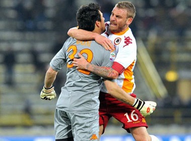 Tan thuyen truong cua Roma ra mat thanh cong hinh anh