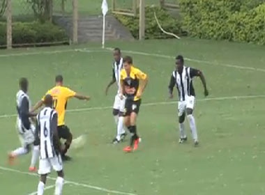 Cu ra chan tuyet ky cua Rivaldo hinh anh