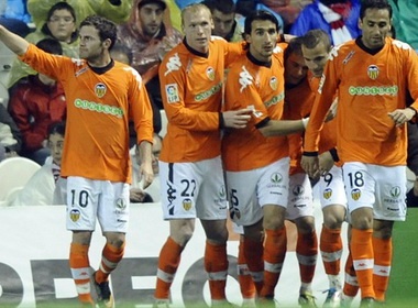 Valencia vung vang top 3, Nilmar giai cuu Tau ngam vang hinh anh