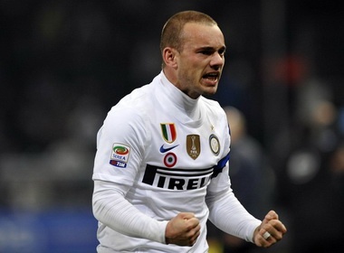 Sneijder ‘ve bong’ dep mat tu qua da phat hinh anh