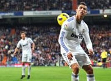 Ban copy duong chuyen bang lung cua Ronaldo hinh anh