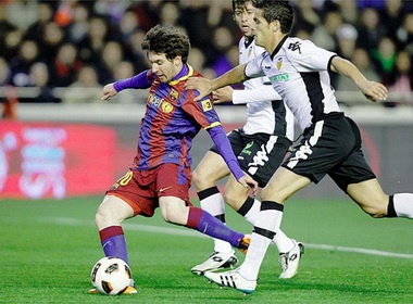 Hat-trick hong an vo duyen cua Messi hinh anh