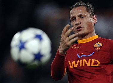 Milan da co nguoi thay the Nesta hinh anh