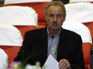 'HLV phai biet vuot len ap luc bao chi' hinh anh