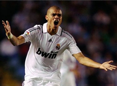 Inter ‘thua nuoc duc tha cau’ voi Pepe hinh anh