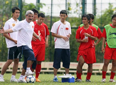 Co nen do loi moi that bai cho HLV? hinh anh