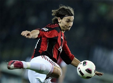 Nguoi dai dien cua Ibra 'nan gan' Milan hinh anh