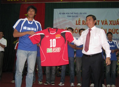 Cau thu bong chuyen lap ky luc chuyen nhuong 1,5 ty dong hinh anh