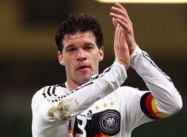 Michael Ballack se co tran dau chia tay DT Duc hinh anh