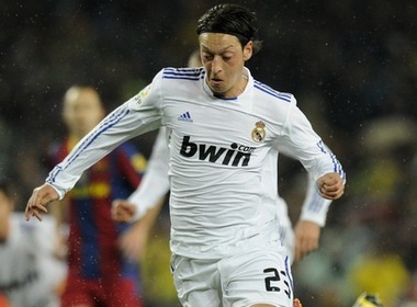 Mesut Oezil chua dam so sanh voi Zinedine Zidane hinh anh