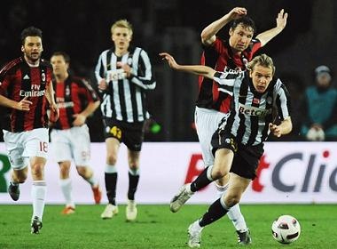 Cesena chan buoc Juve ra troi Au? hinh anh