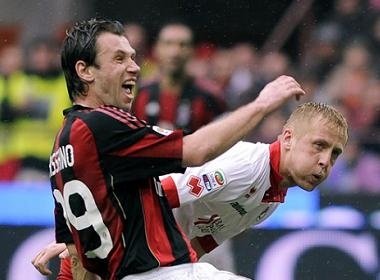 Cassano cuu roi Milan thoat khoi that bai truoc Bari hinh anh
