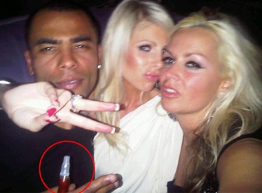 Ashley Cole ‘choi’ shisha hinh anh