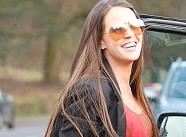 Cuu hoa hau Anh khoe bung bau hinh anh