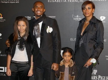 'Bao den' Eto'o mo tiec quyen tu thien hinh anh