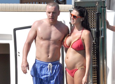 Nha Danielle Lloyd 'tron' con di nghi mat hinh anh