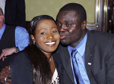 Ba xa Gerald Asamoah noi con Hoan thu hinh anh