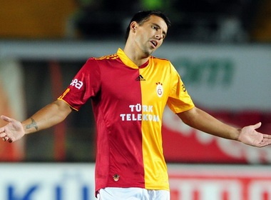 Milan Baros ngo ngac tim bong hinh anh