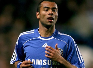 Duoc ‘tha rong’, A.Cole lai ‘bay’ thau dem hinh anh